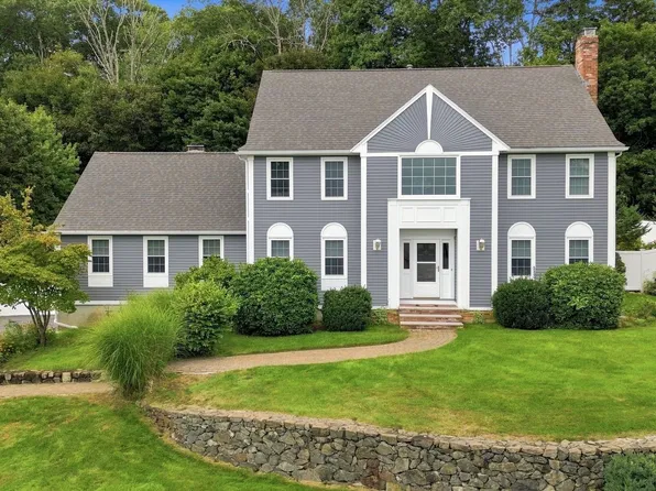 29 Kara Dr, North Andover, MA 01845