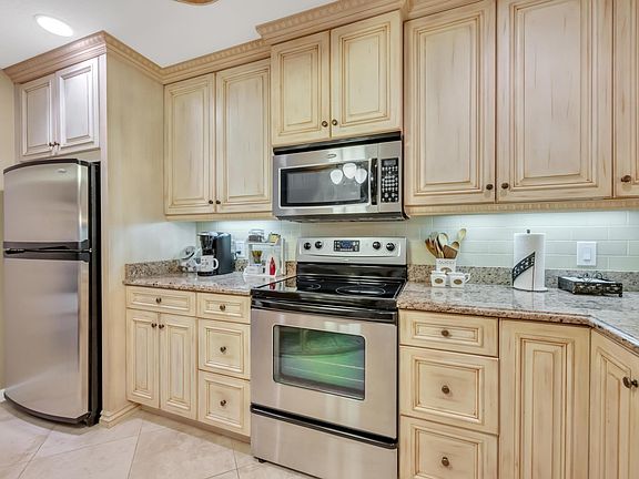 3rd image of 2078 SE Wild Meadow Circle