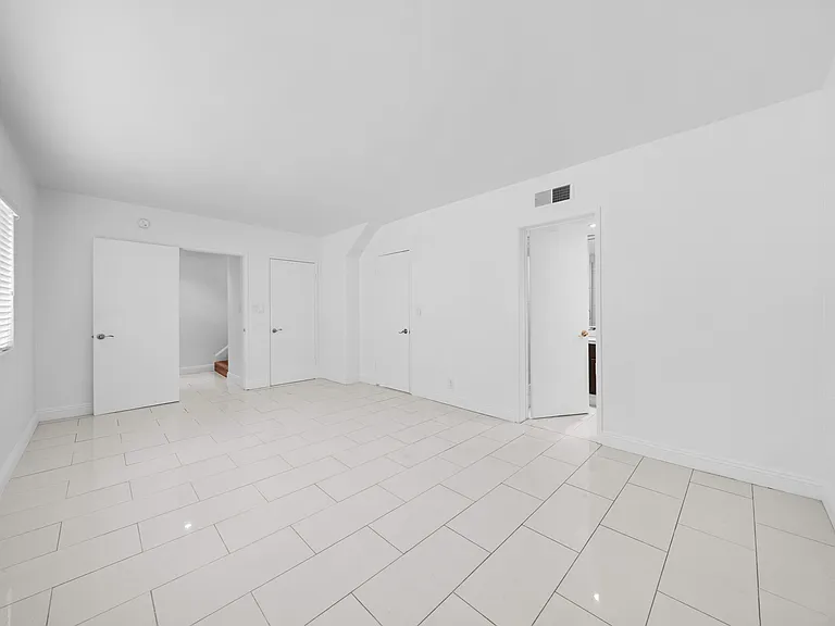 148 S Reeves Dr #4 — Photo 19