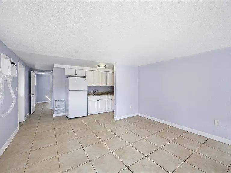 1302 Morris Park — Photo 3