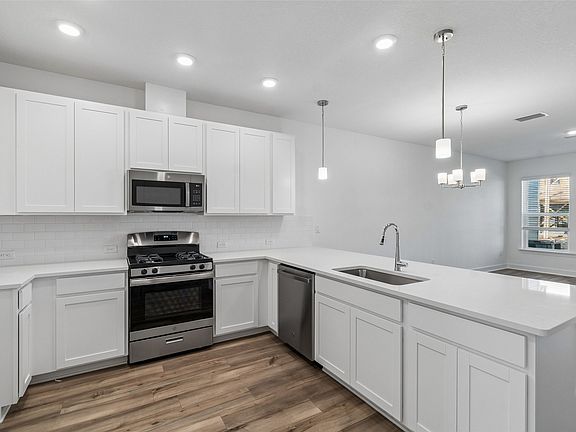 3rd image of 701 Windchime St