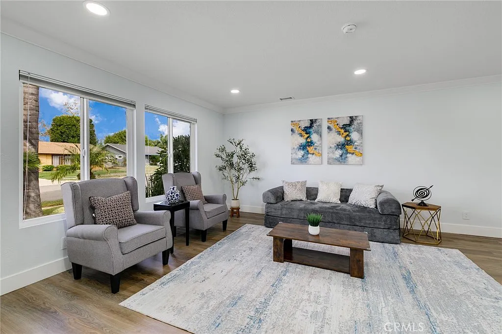 3 bed, 1256 sqft, $3,800 — Photo 4