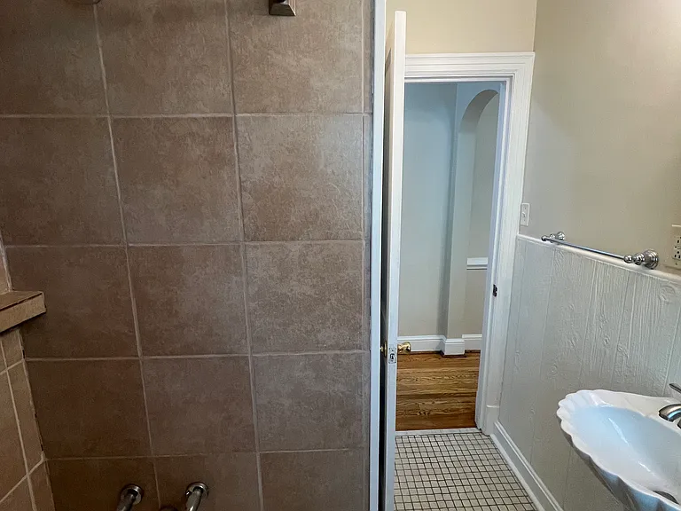 1st floor bath