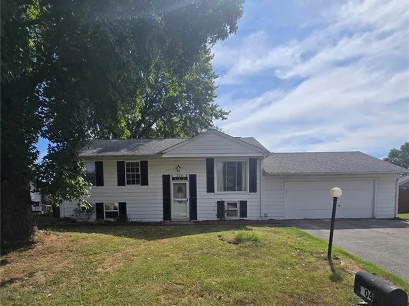 304 Anita Dr, Fairview Heights, IL 62208
