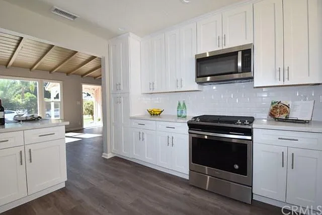 16601 Valerio St — Photo 13