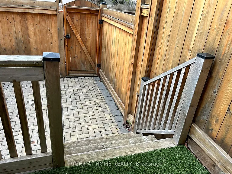 1666 Queen St E #2 — Photo 26