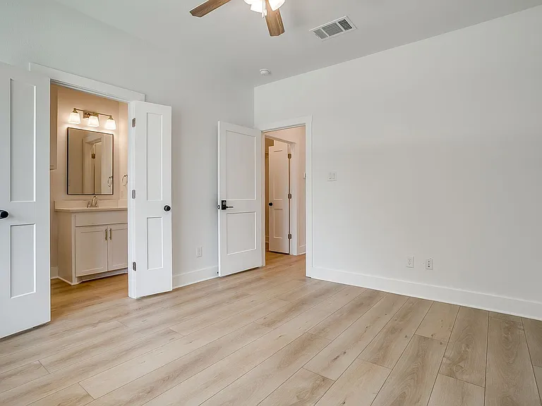 2811 Forest Park Blvd — Photo 9