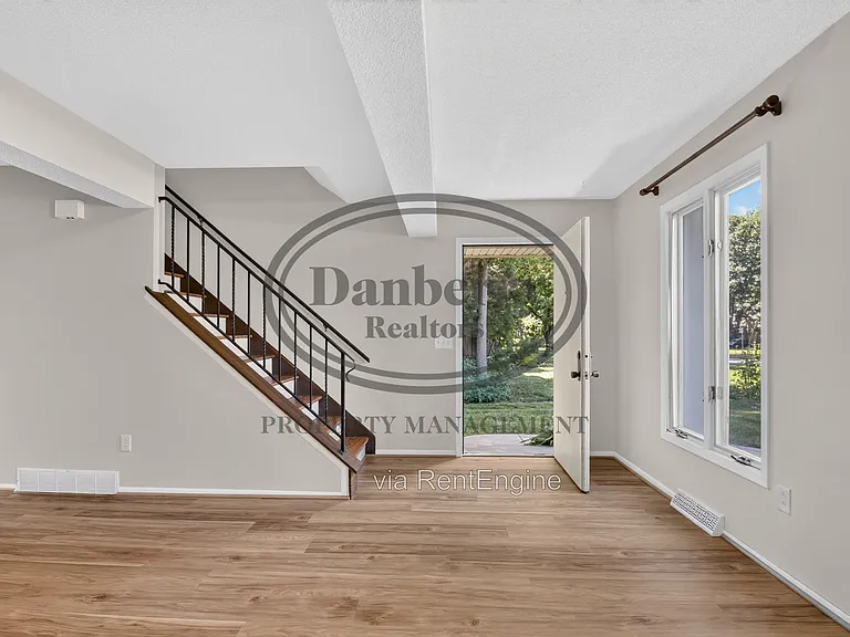 5409 Westcastle Dr #4 — Photo 3