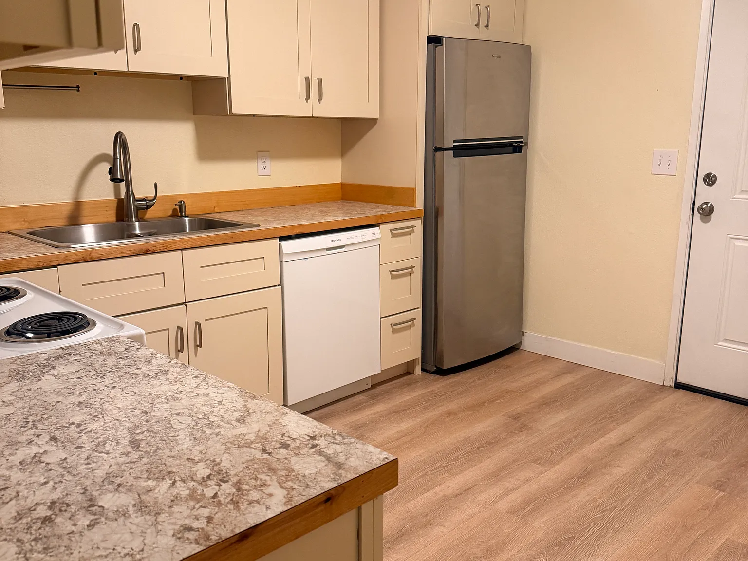 2 bed, 1000 sqft, $1,500 — Photo 4