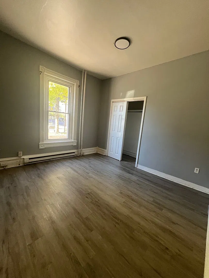 524 West Chew Street — Photo 4
