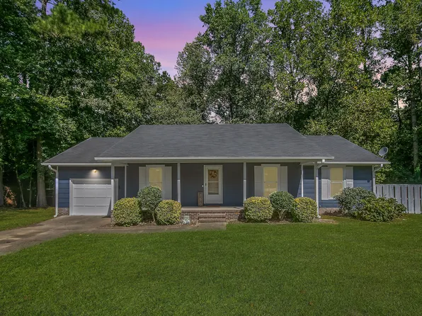 150 Bienville Dr, Fayetteville, NC 28311