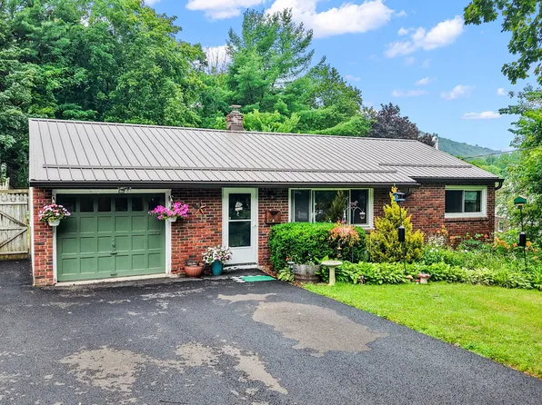 1004 Ford Rd, Vestal, NY 13850