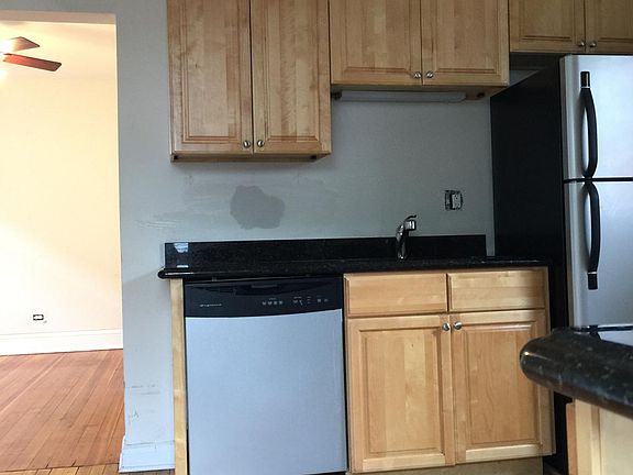 3rd image of 1434 W Superior St APT 1