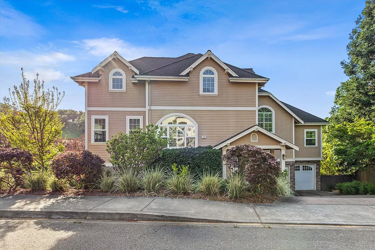 4 bed, 3.5 bath, 3000 sqft, $6,950 — Photo 1