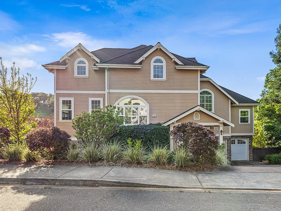 134 Moonlight Dr