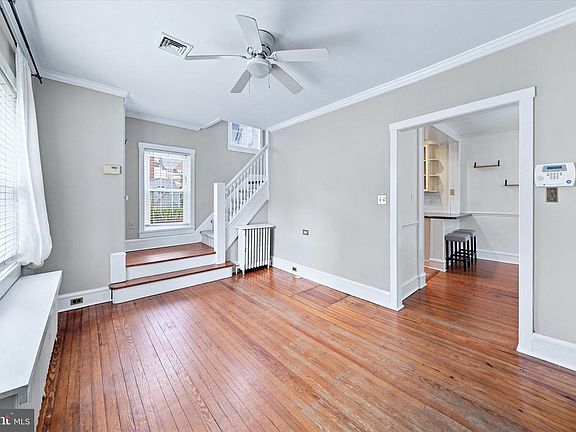 4th image of 612 Harrington St