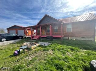 1822 Gatewood Ford Rd, Deer Lodge, TN 37726