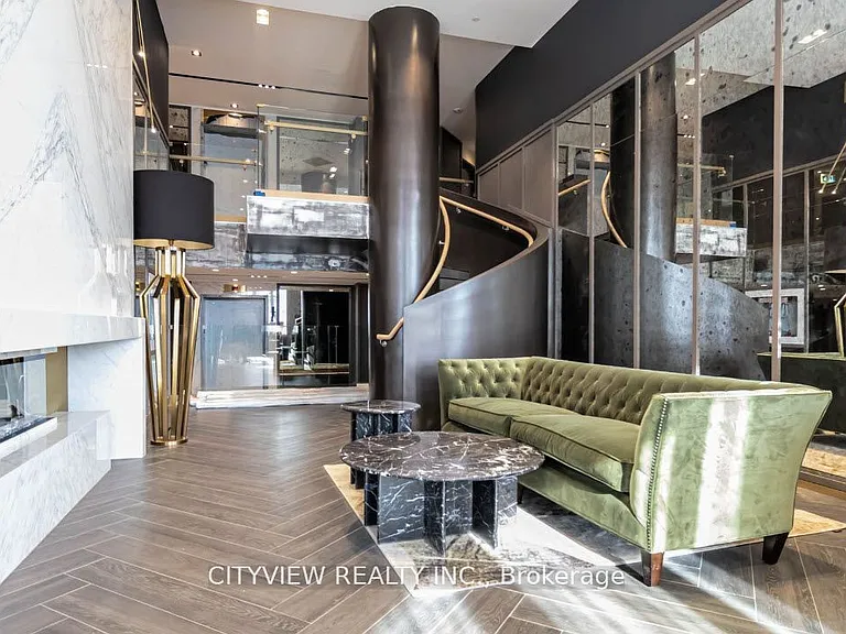 395 Dundas St W #Penthouse 10 — Photo 2