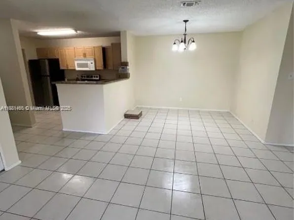11225 W Atlantic Blvd APT 103, Pompano Beach, FL 33071