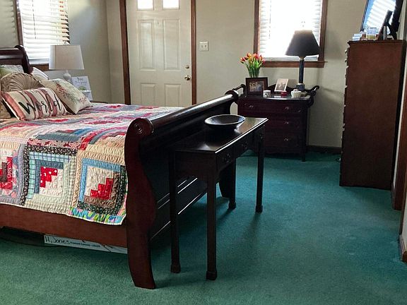 5th image of 322 N Bells St