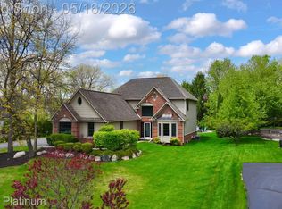5043 Oak Bluff Ct, Howell, MI 48843