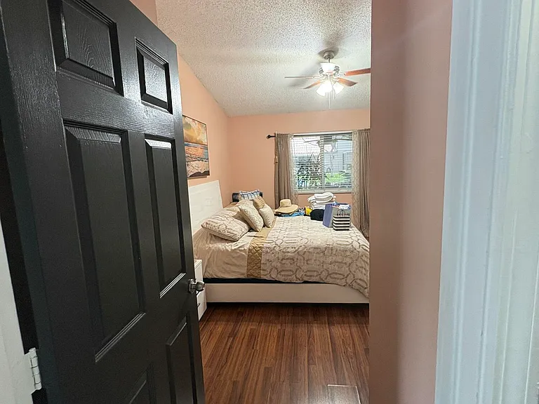 702 NW 208th Ter — Photo 21