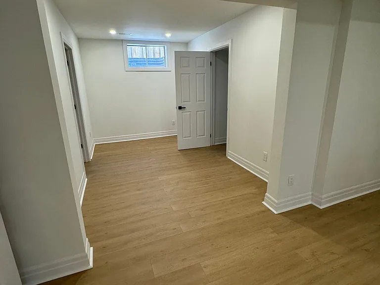 23 Chatsworth Ct #LOWER — Photo 5