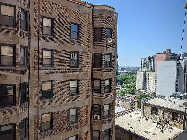 10 W Elm St — Photo 14