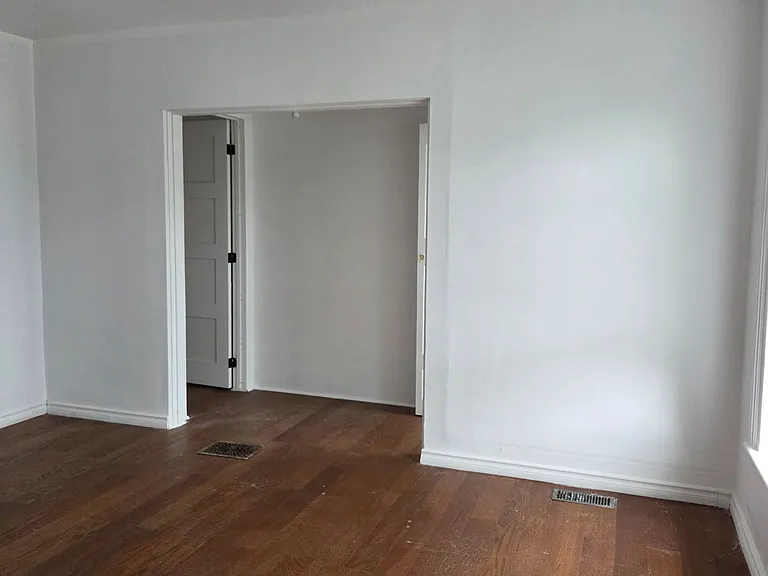 105 Bethune St #2 — Photo 1