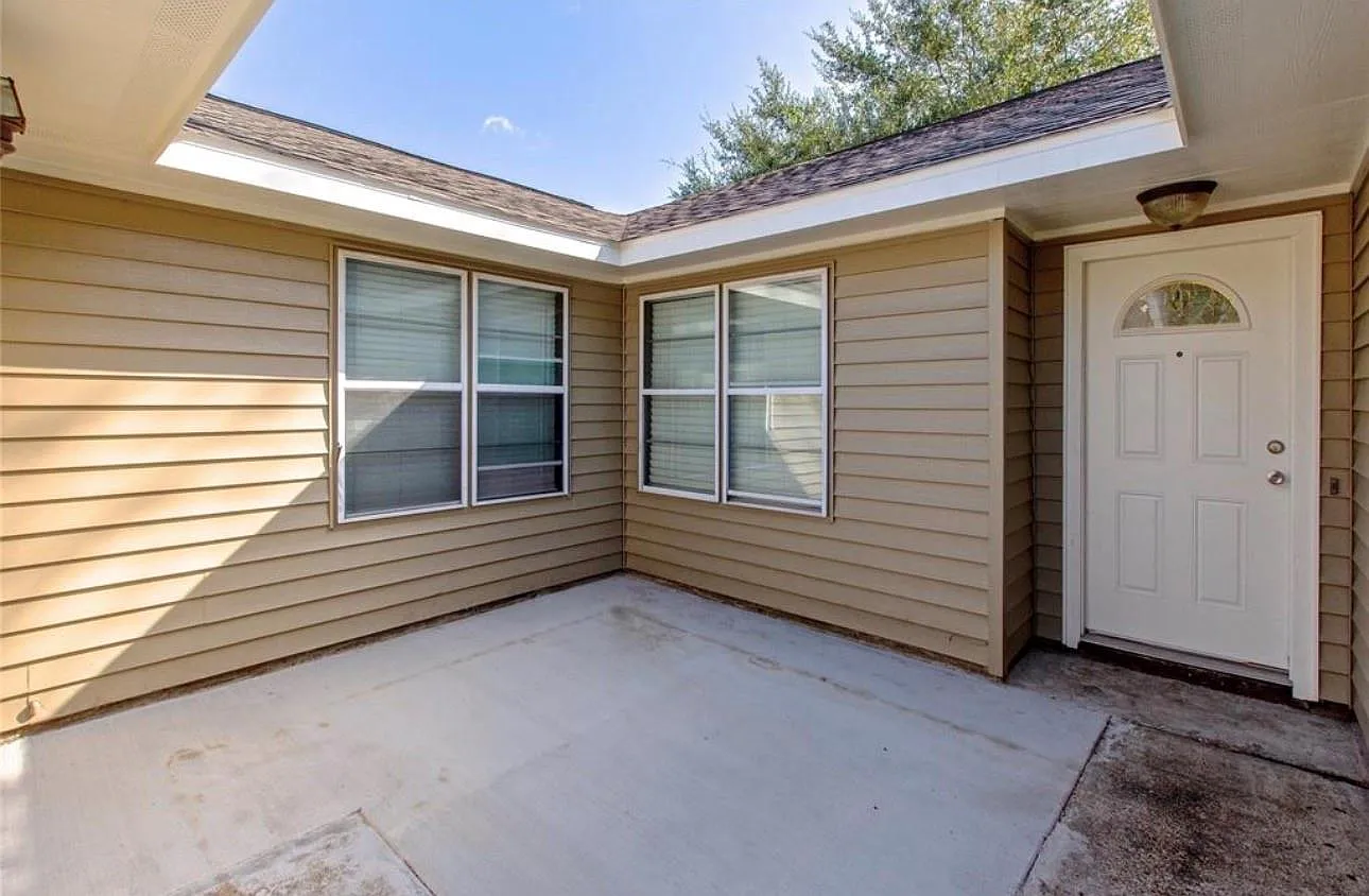 3 bed, 2.0 bath, 1569 sqft, $1,800 — Photo 4