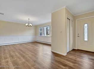 19 Glenoak Dr, Middletown, NJ 07748