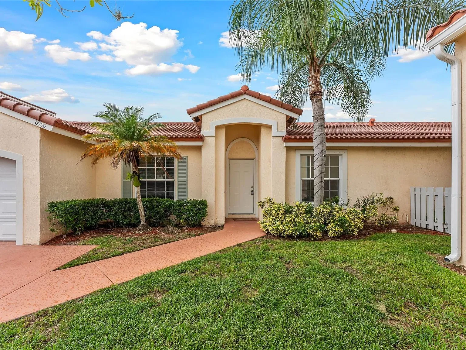 3 bed, 2.0 bath, 1453 sqft, $3,600 — Photo 3