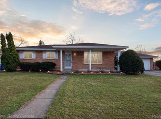 5871 Lochleven Dr, Waterford, MI 48327