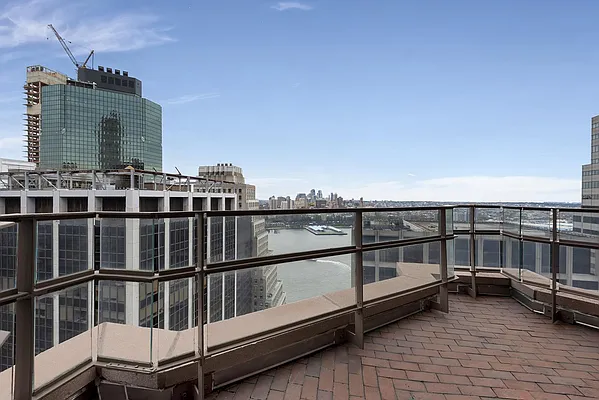 Sold by Platinum Properties | media 9