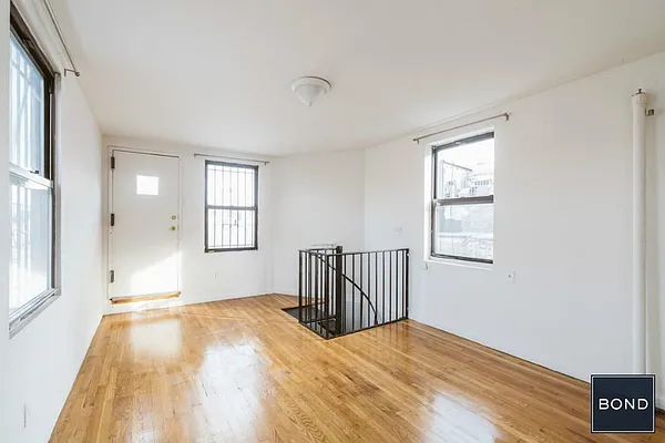 Rented by Bond New York | media 29