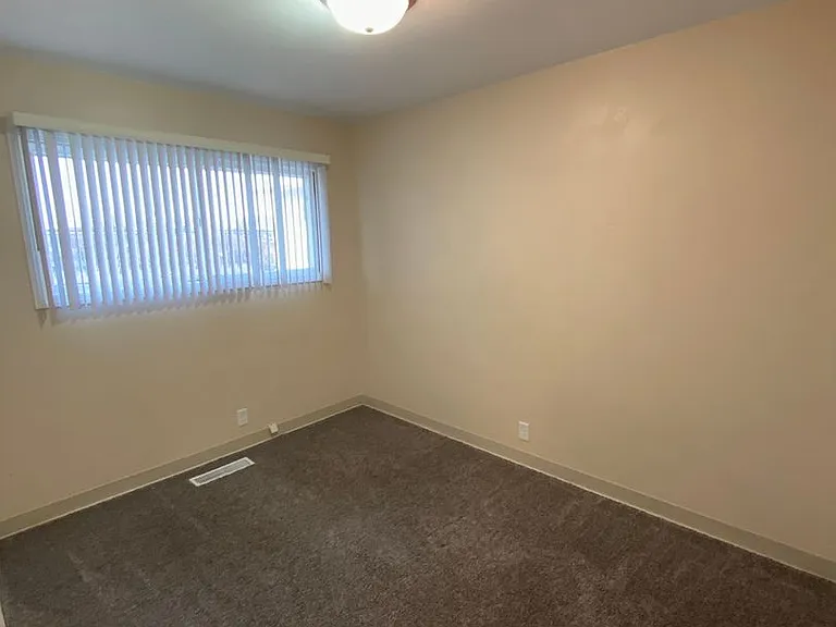 405 E Southridge Rd — Photo 4
