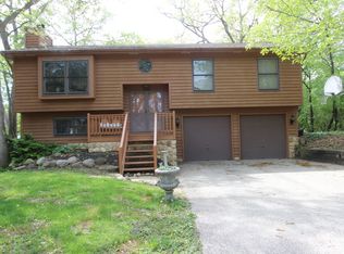 110 Woody Way, Oakwood Hills, IL 60013