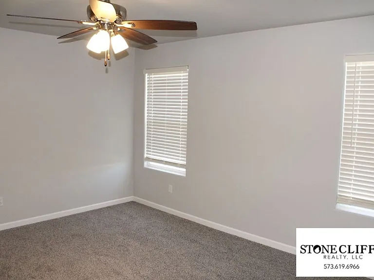 518 Kinleigh Dr — Photo 13