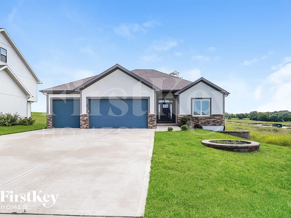 2513 Windmill Dr