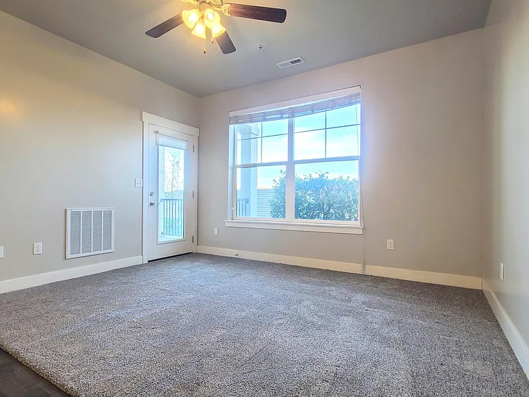 74 W Silver Springs Dr — Photo 3