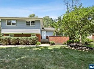 34 Clauss Ave, Paramus, NJ 07652