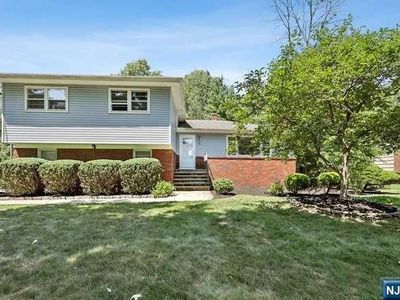 34 Clauss Ave, Paramus, NJ, 07652