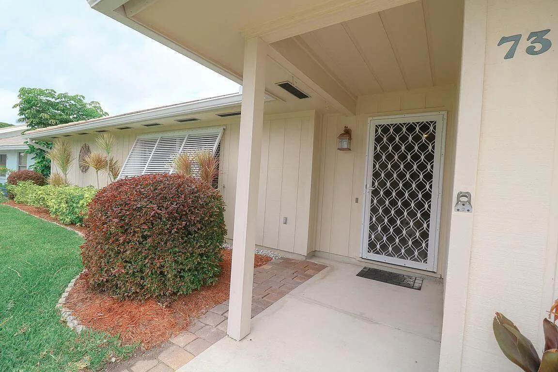 3 bed, 2.0 bath, 1626 sqft, $3,995 — Photo 3