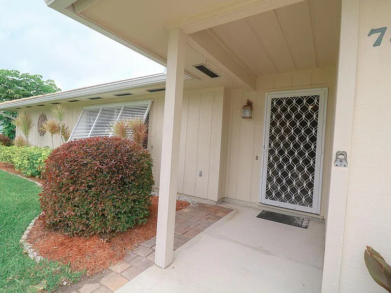 73 Pine Hill Trl W — Photo 3