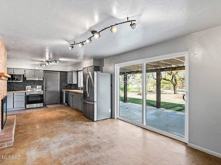 8801 E Buckboard Rd — Photo 4