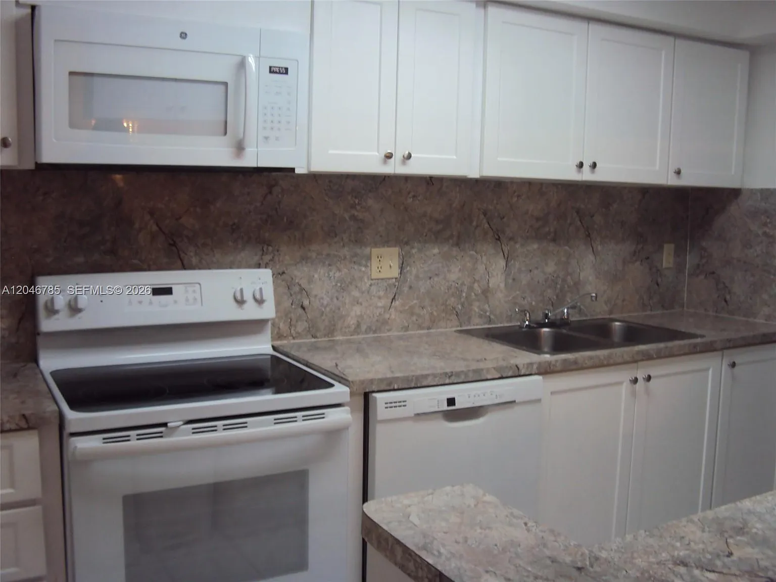 Kendall Acres West Condo — Photo 2