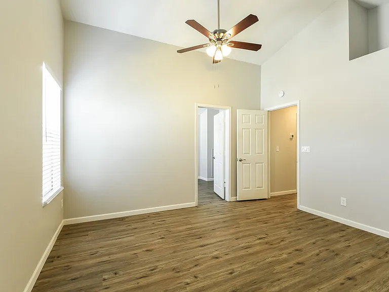 2028 W Columbine Dr — Photo 10