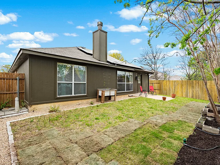 1011 Ridgecrest Dr — Photo 24