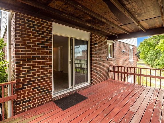 3rd image of 26 Mohawk Dr