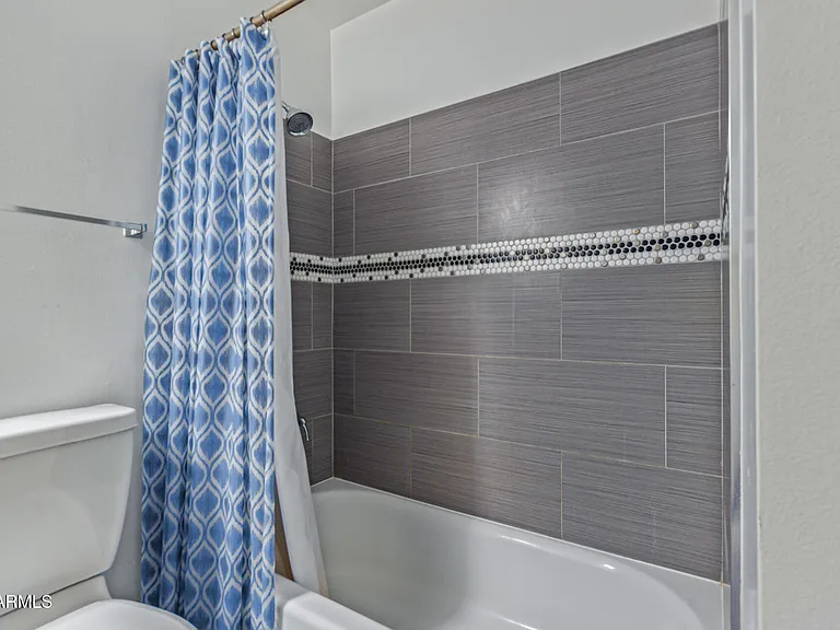 106 E Geneva Dr — Photo 20